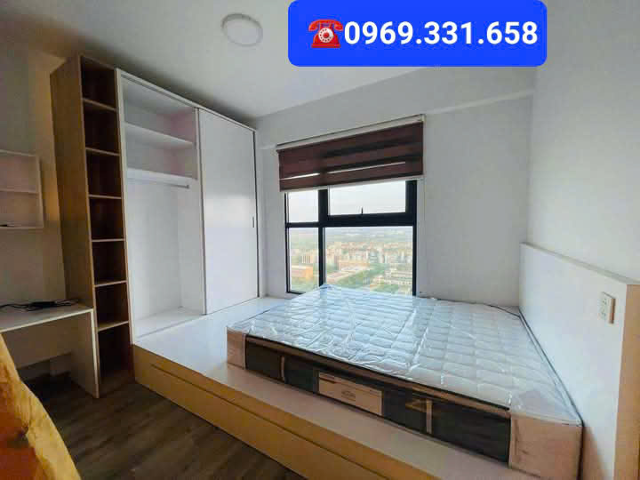 Cần bán căn hộ 163m2,3 phòng ngủ,đồ cơ bản bên tòa Lake 2 Ecopark 2