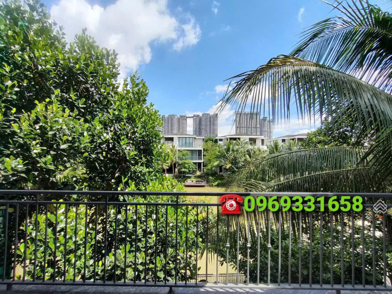 Cần cho thuê căn Biệt thự nội thất sang trọng bên khu BT Đảo Ecopark 10