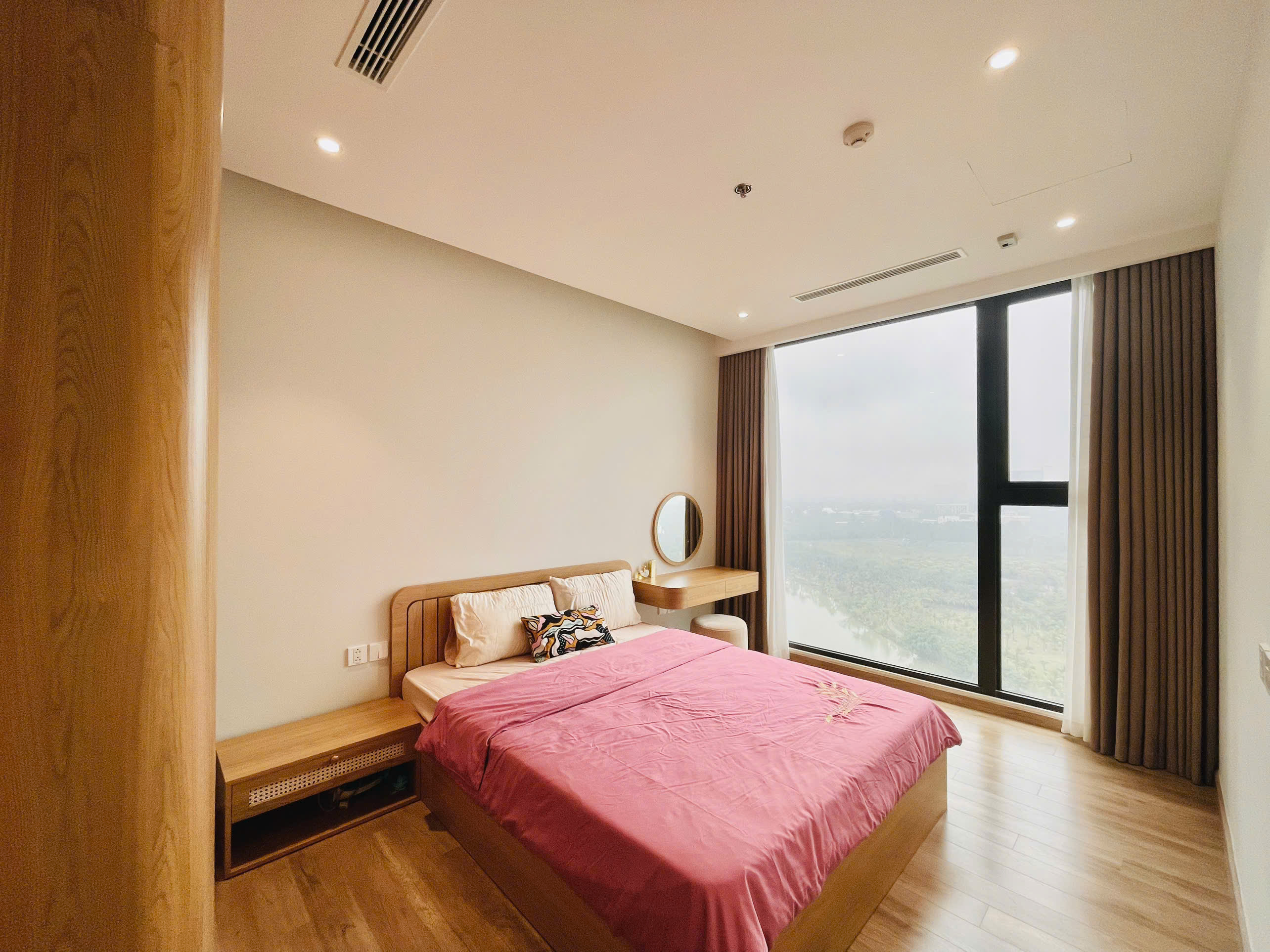 Cần cho thuê căn hộ 2 phòng ngủ, đủ đồ đẹp tòa L1 landmark Ecopark 8
