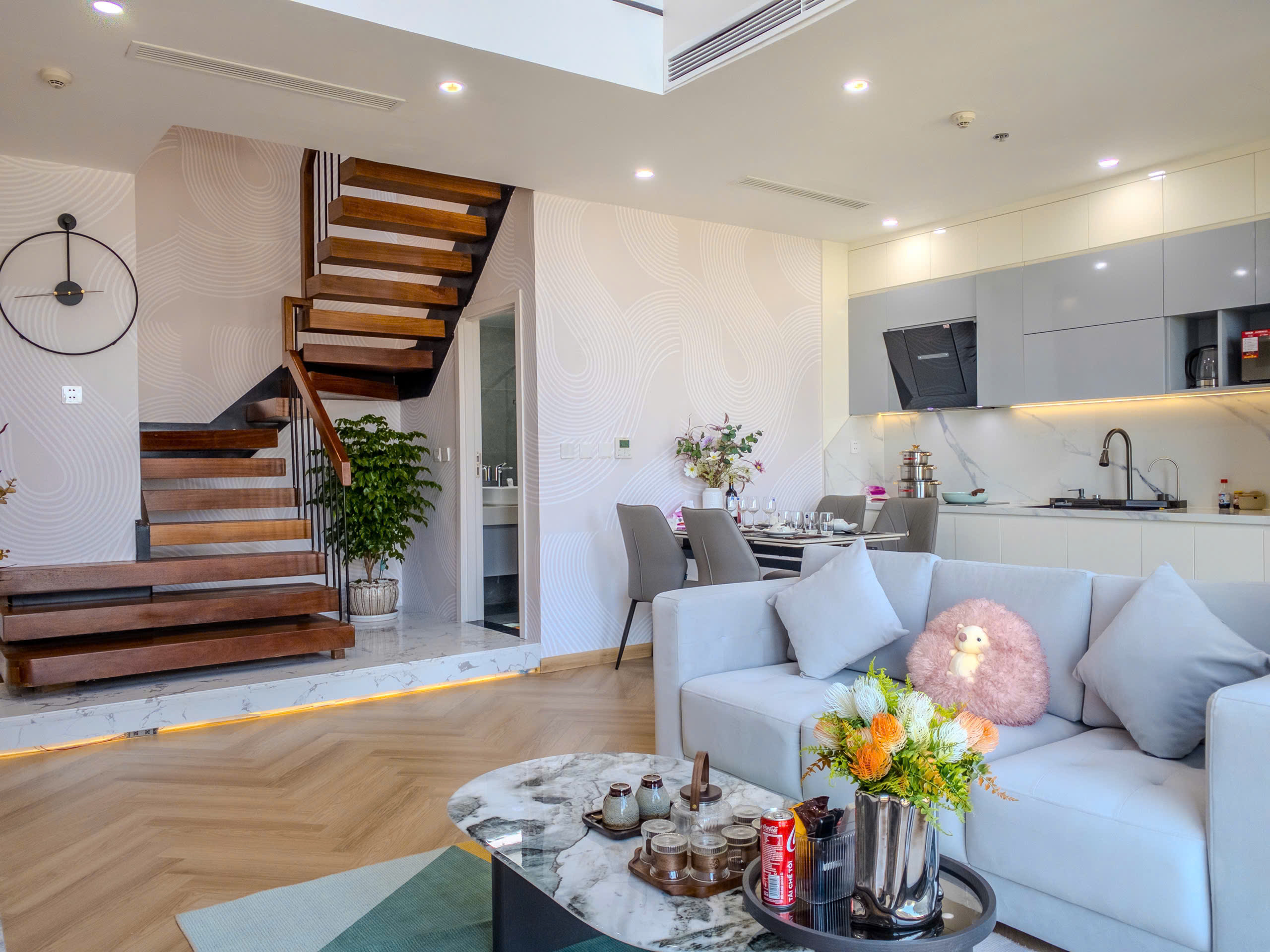 Căn Duplex 3 phòng ngủ, full nội thất cao cấp bên tòa Solforest ecopark cần cho thuê 2