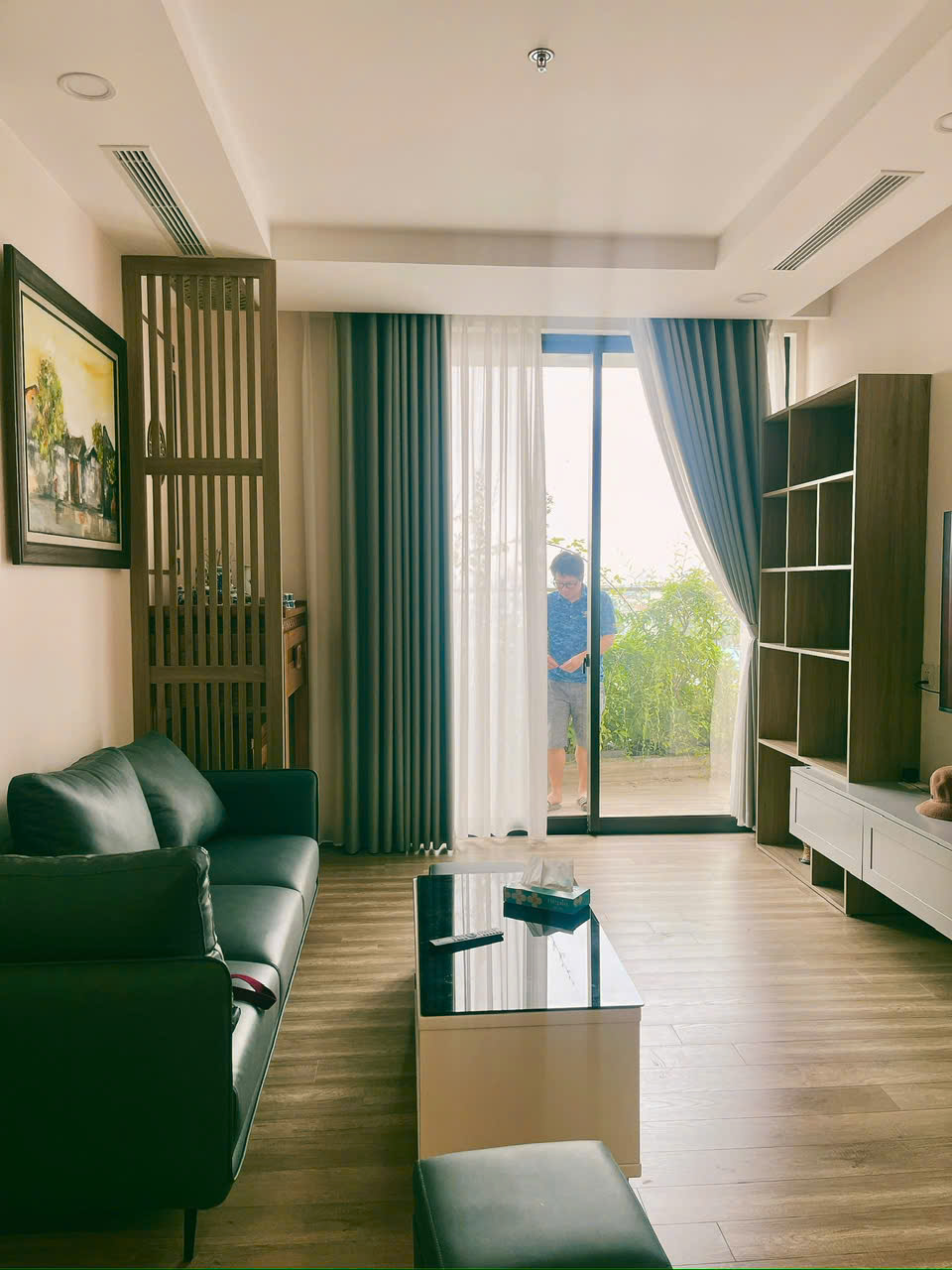 Căn hộ 108m2,3 phòng ngủ,đủ đồ bên tòa Solforest Ecopark cần cho thuê 1