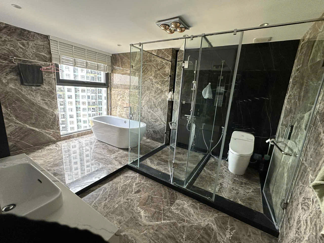 Căn hộ 220m2,3 phòng ngủ, full nội thất cao cấp bên tòa Park 2 Ecopark cho thuê 10