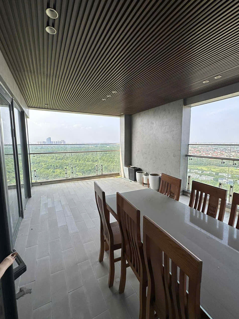 Căn hộ 220m2,3 phòng ngủ, full nội thất cao cấp bên tòa Park 2 Ecopark cho thuê 2