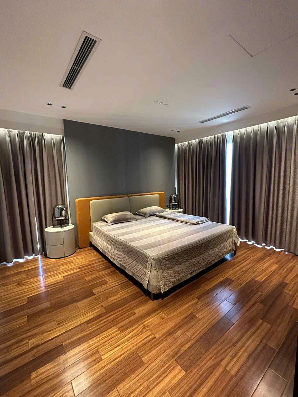 Căn hộ 220m2,3 phòng ngủ, full nội thất cao cấp bên tòa Park 2 Ecopark cho thuê 8