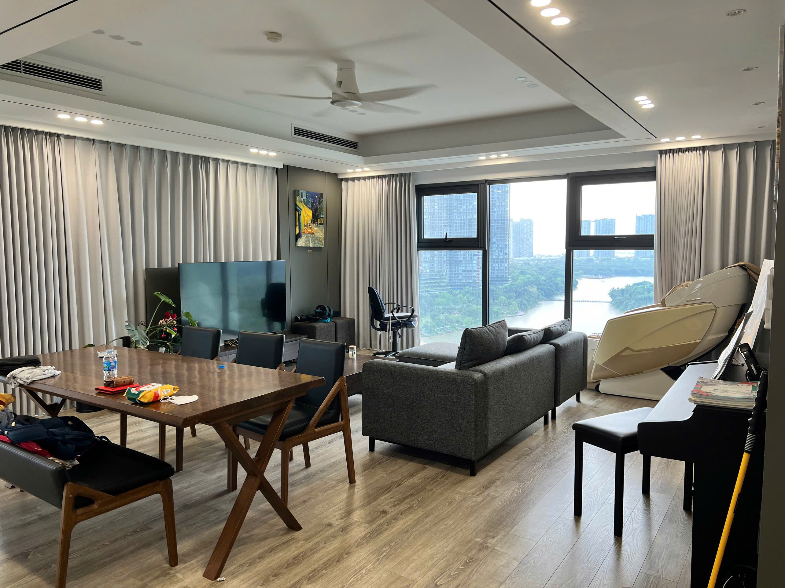Căn hộ 3 phòng ngủ, full nội thất cao cấp bên tòa Lake 1 Ecopark cho thuê 1