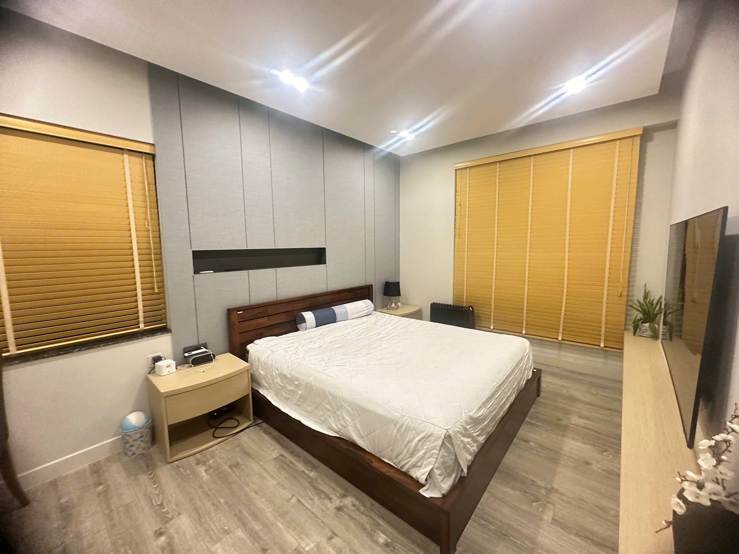 Căn hộ 3 phòng ngủ, full nội thất cao cấp bên tòa Lake 1 Ecopark cho thuê 6