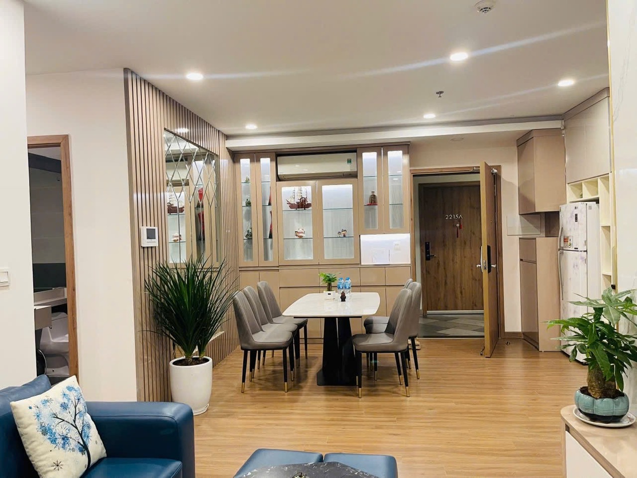 Căn hộ 3 phòng ngủ, view đảo ,đầy đủ đồ bên tòa S2 Sky Oasis Ecopark cần cho thuê 1