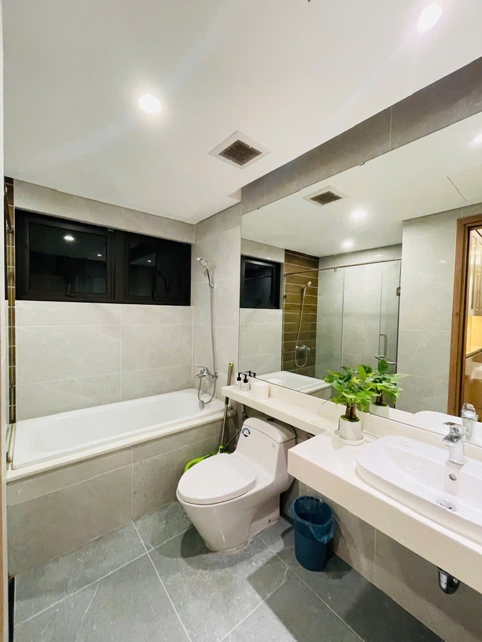 Căn hộ 3 phòng ngủ, view đảo ,đầy đủ đồ bên tòa S2 Sky Oasis Ecopark cần cho thuê 7