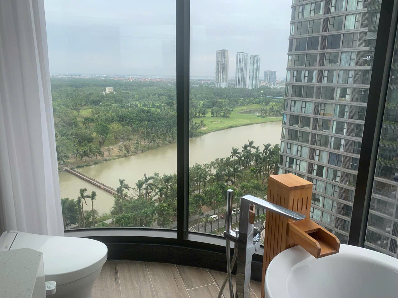 căn hộ 3 phòng ngủ,đủ đồ đẹp bên tòa The landmark Ecopark cần cho thuê 5
