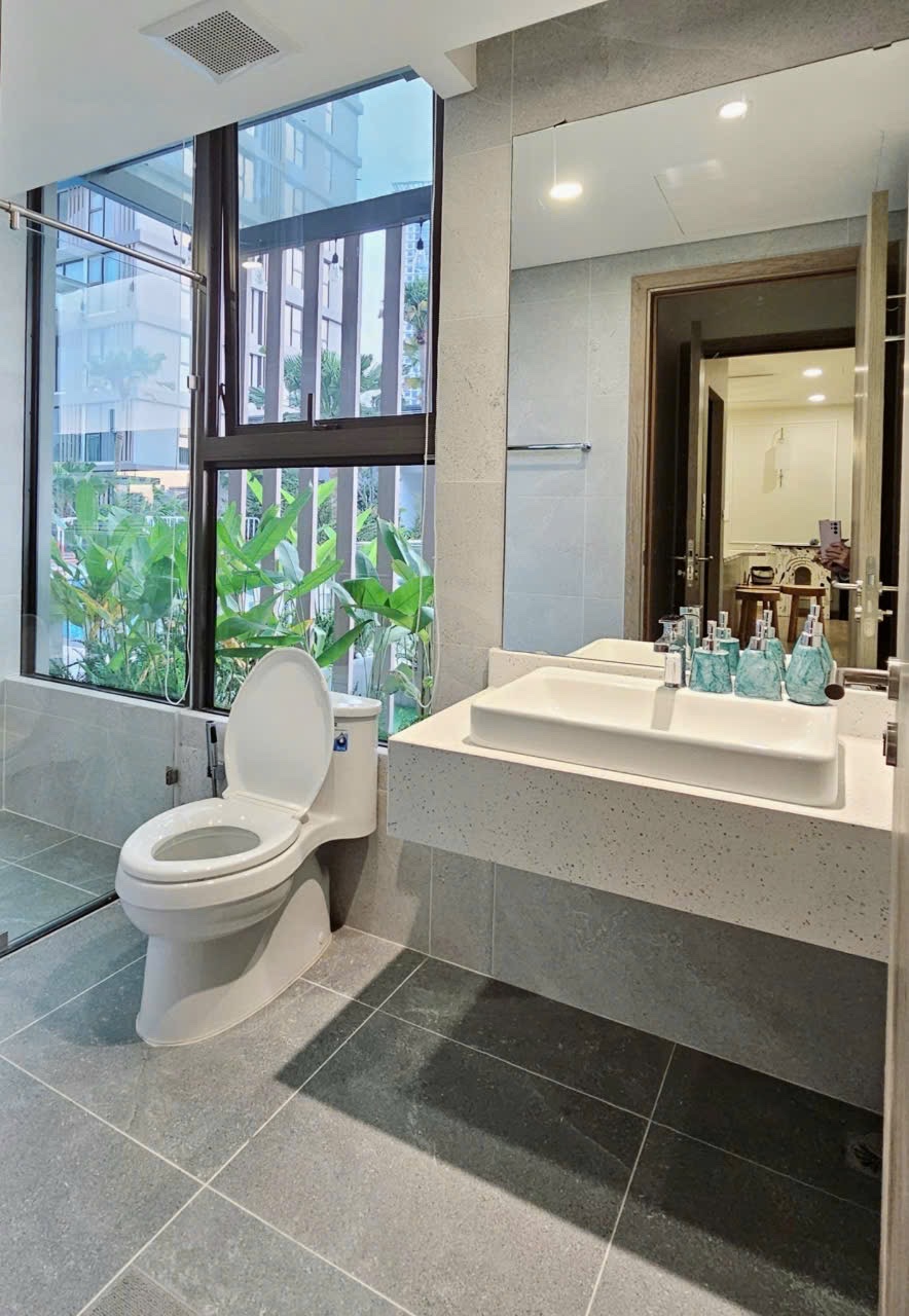 Căn hộ 60m2 +40m2 sân vườn,2 phòng ngủ,đủ đồ bên tòa Solforest Ecopark cho thuê 6
