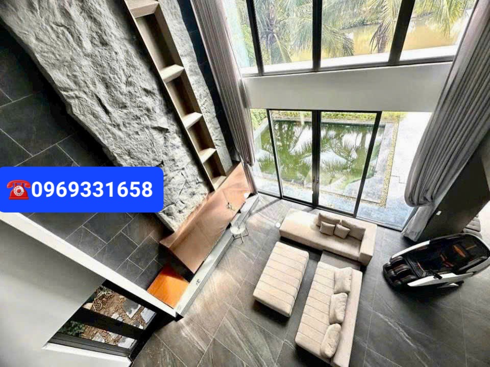 Chính chủ cần bán căn biệt thự có bể bơi và sân vườn rộng bên khu Biệt thự Đảo ecopark 1
