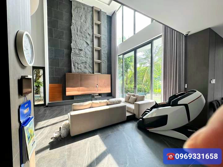 Chính chủ cần bán căn biệt thự có bể bơi và sân vườn rộng bên khu Biệt thự Đảo ecopark 2