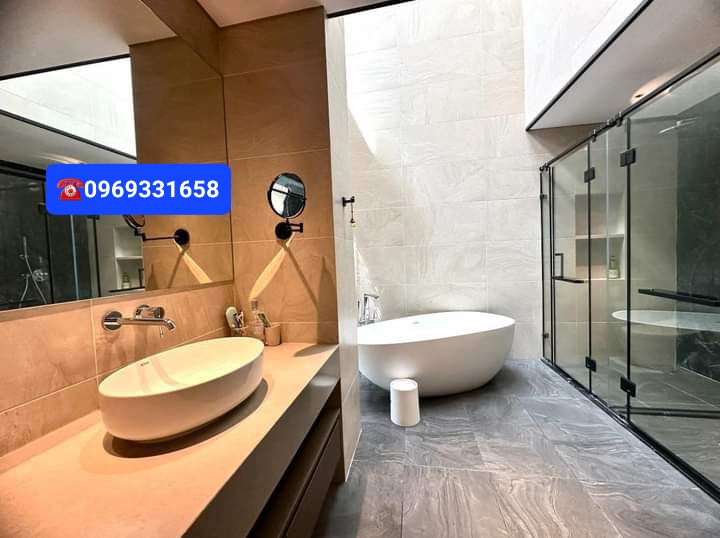 Chính chủ cần bán căn biệt thự có bể bơi và sân vườn rộng bên khu Biệt thự Đảo ecopark 5