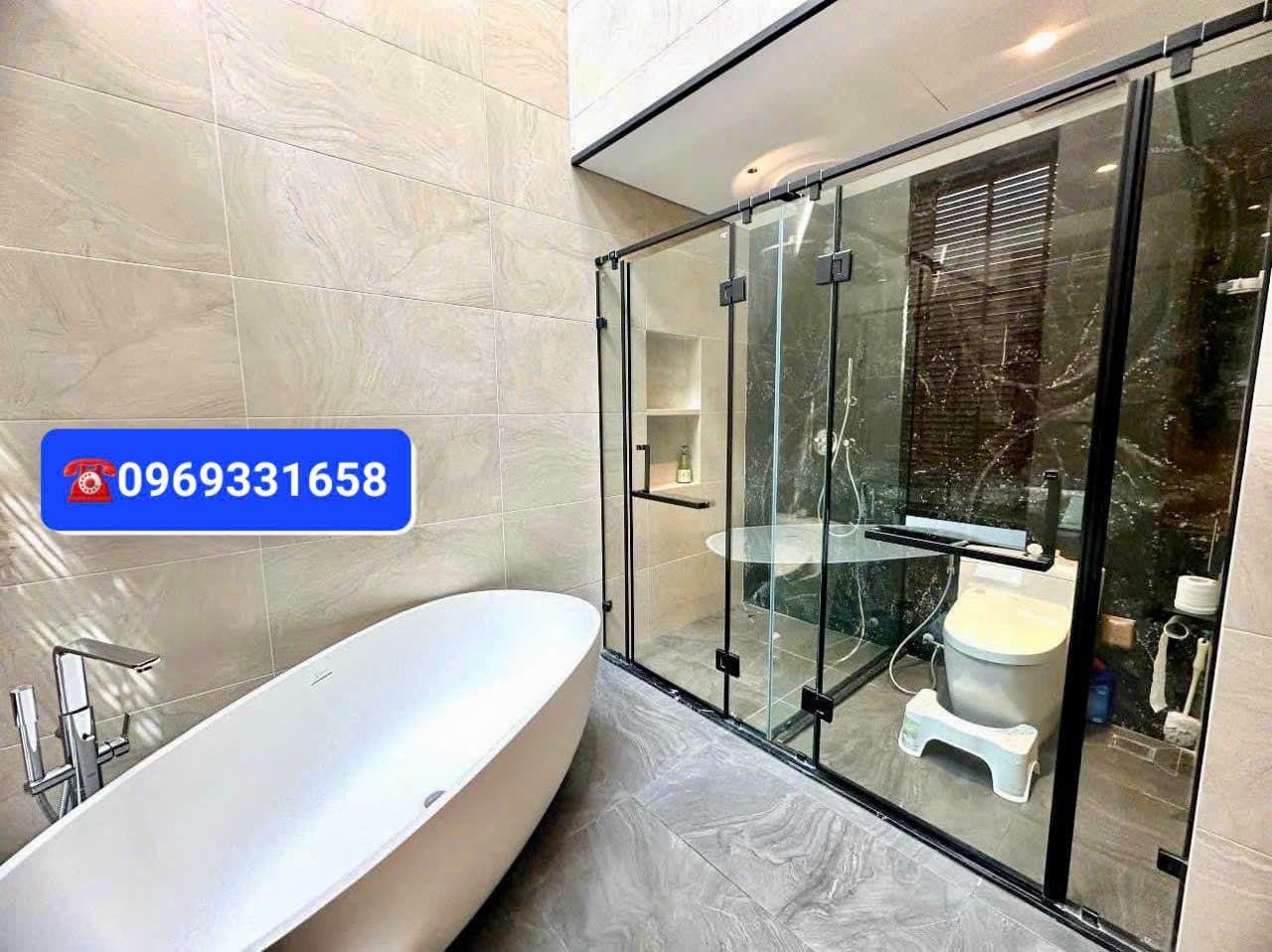 Chính chủ cần bán căn biệt thự có bể bơi và sân vườn rộng bên khu Biệt thự Đảo ecopark 9