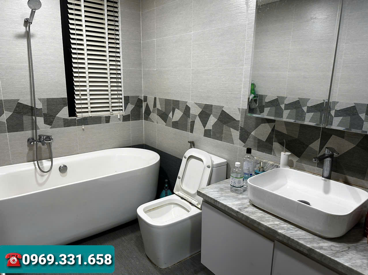 Chính chủ gửi bán căn biệt thự sân vườn rộng,đầy đủ đồ bên Mimosa Ecopark 4