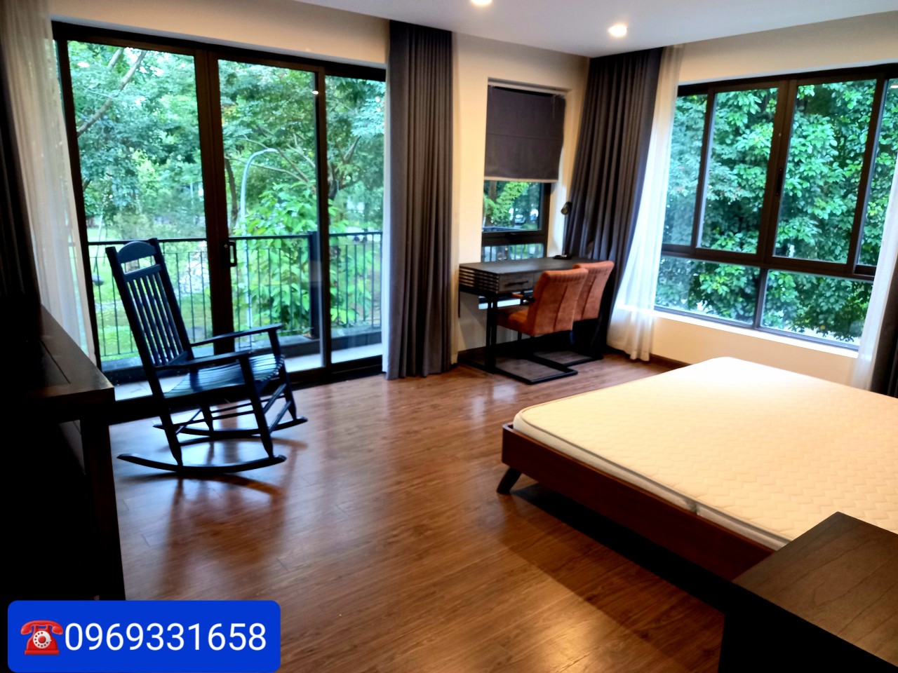 cho thuê căn biệt thự sân vườn 410m2, 5 phong ngủ, full nội thất cao cấp tại khu BT Mimosa, Ecopark 4