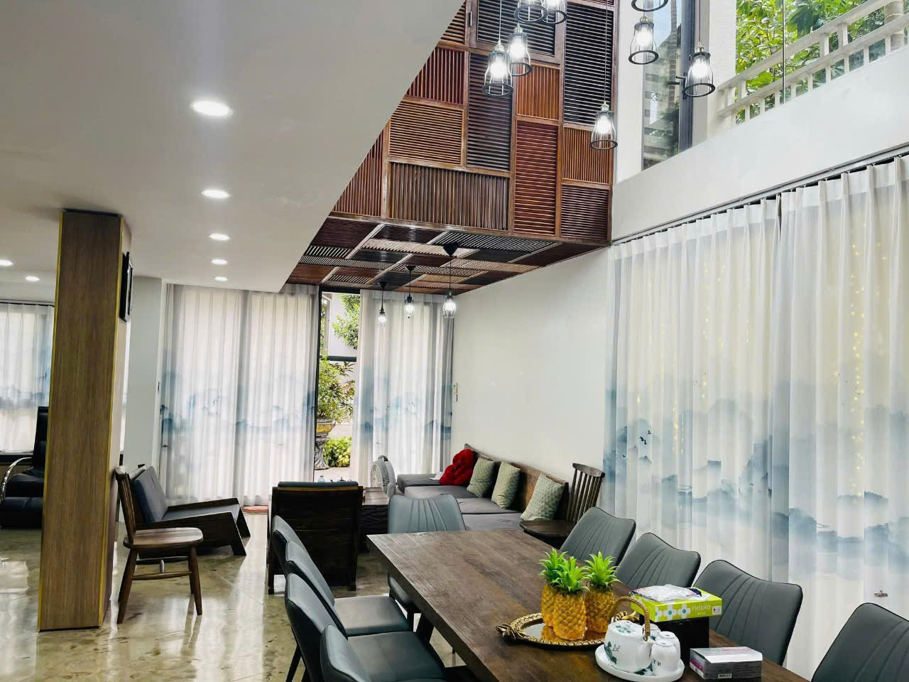cho thuê căn Biệt Thự song lập 162m2 ,3 phòng ngủ,đủ đồ bên khu vườn mai Ecopark 3