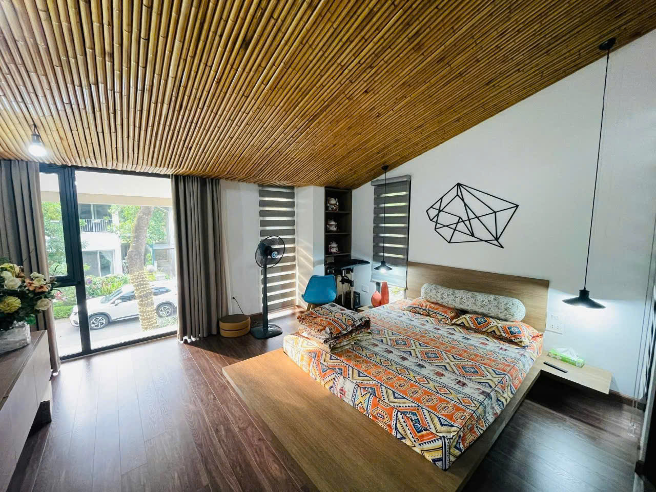 cho thuê căn Biệt Thự song lập 162m2 ,3 phòng ngủ,đủ đồ bên khu vườn mai Ecopark 4