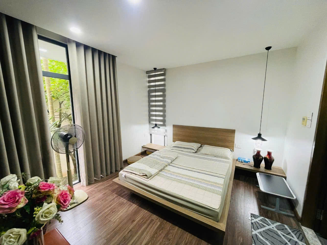 cho thuê căn Biệt Thự song lập 162m2 ,3 phòng ngủ,đủ đồ bên khu vườn mai Ecopark 6