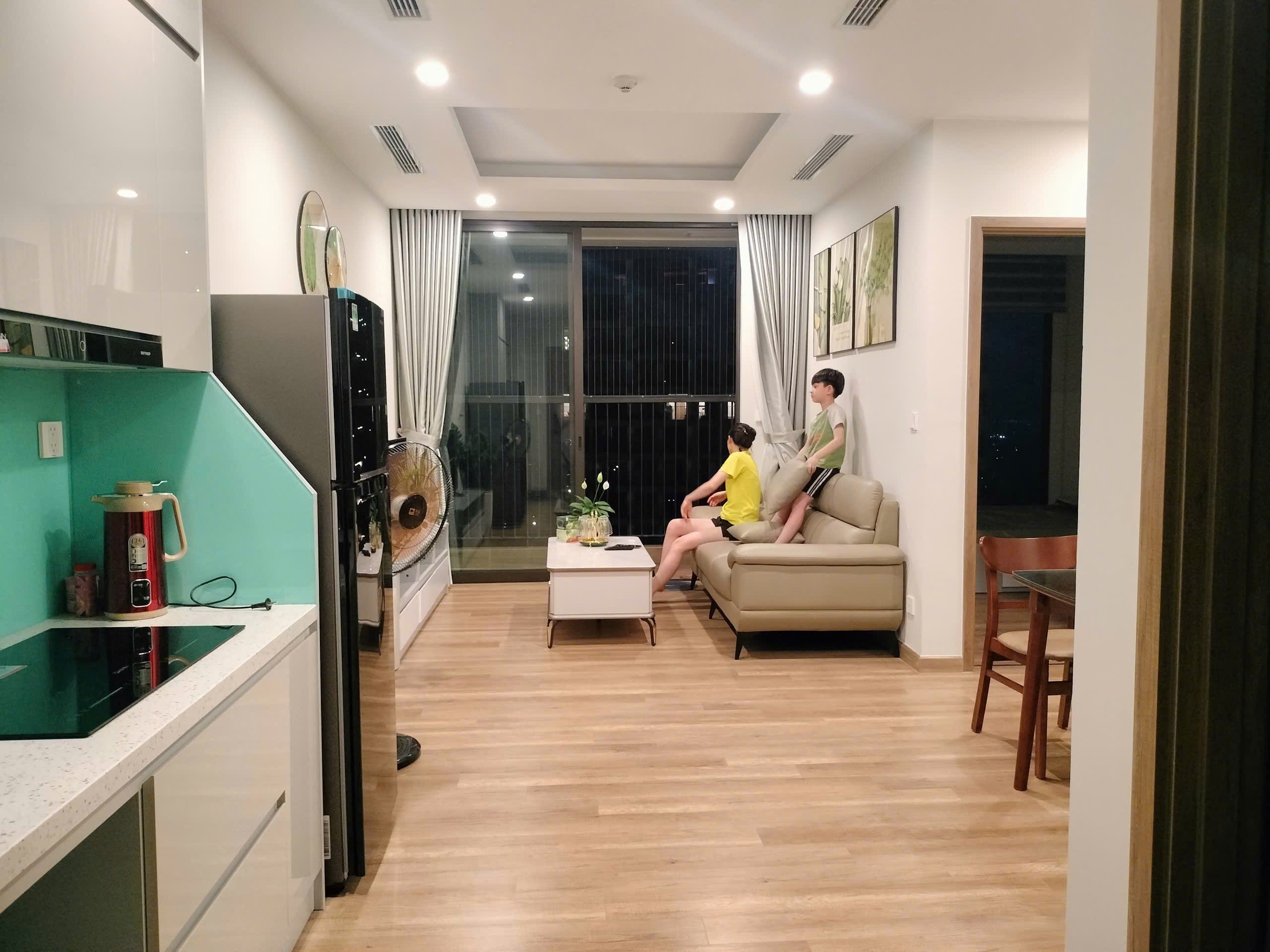 CHO THUÊ CĂN HỘ 2 PHÒNG NGỦ NỘI THẤT CAO CẤP BÊN TÒA R2 ONSEN ECOPARK 3