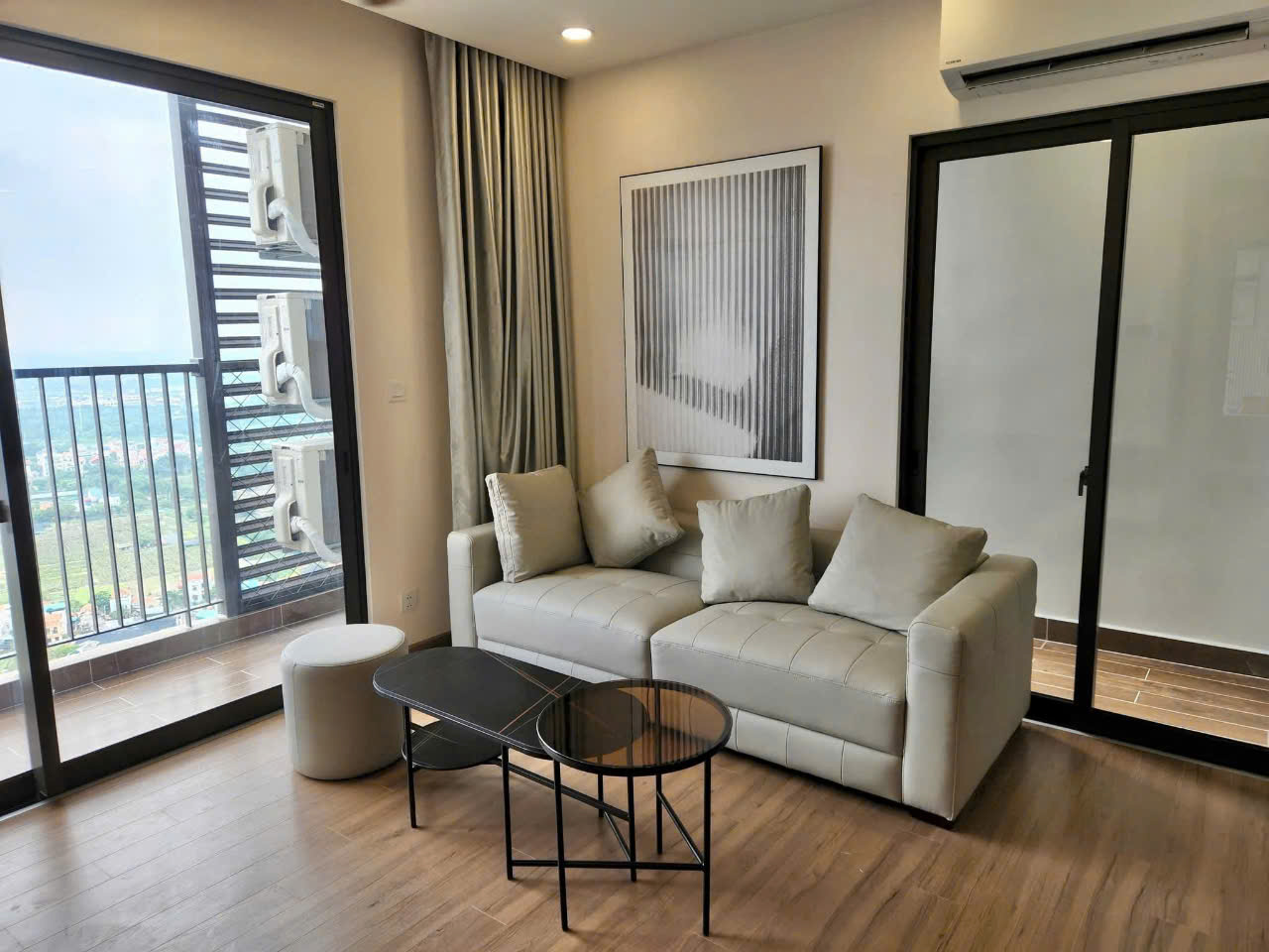 Cho thuê căn hộ 2 phòng ngủ,đầy đủ nội thất bên tòa Sky Oasis Ecopark 4