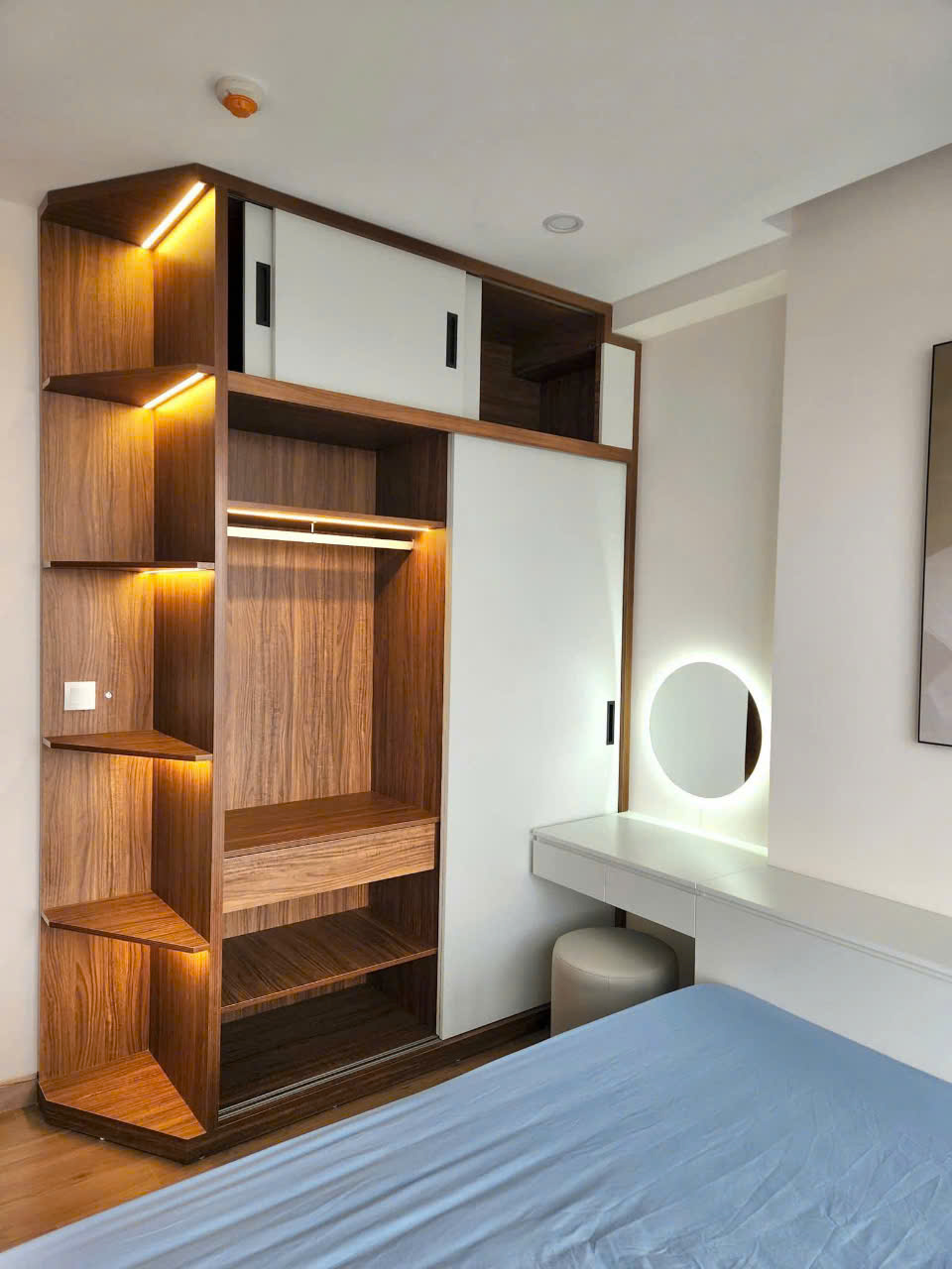 Cho thuê căn hộ 2 phòng ngủ,đầy đủ nội thất bên tòa Sky Oasis Ecopark 6