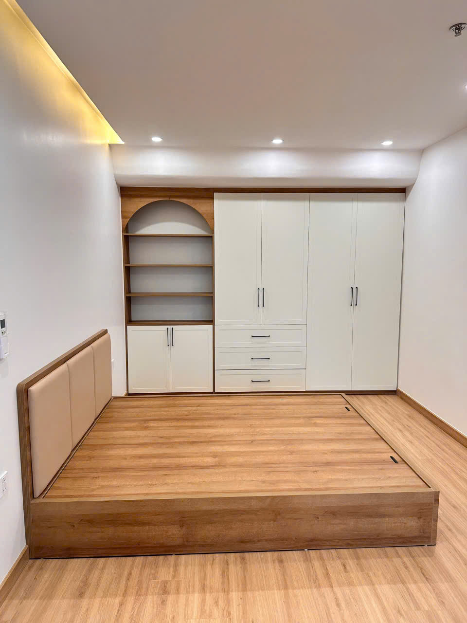 Cho thuê căn hộ Duplex ,3 phòng ngủ,đầy đủ đồ bên tòa landmark Ecopark 12
