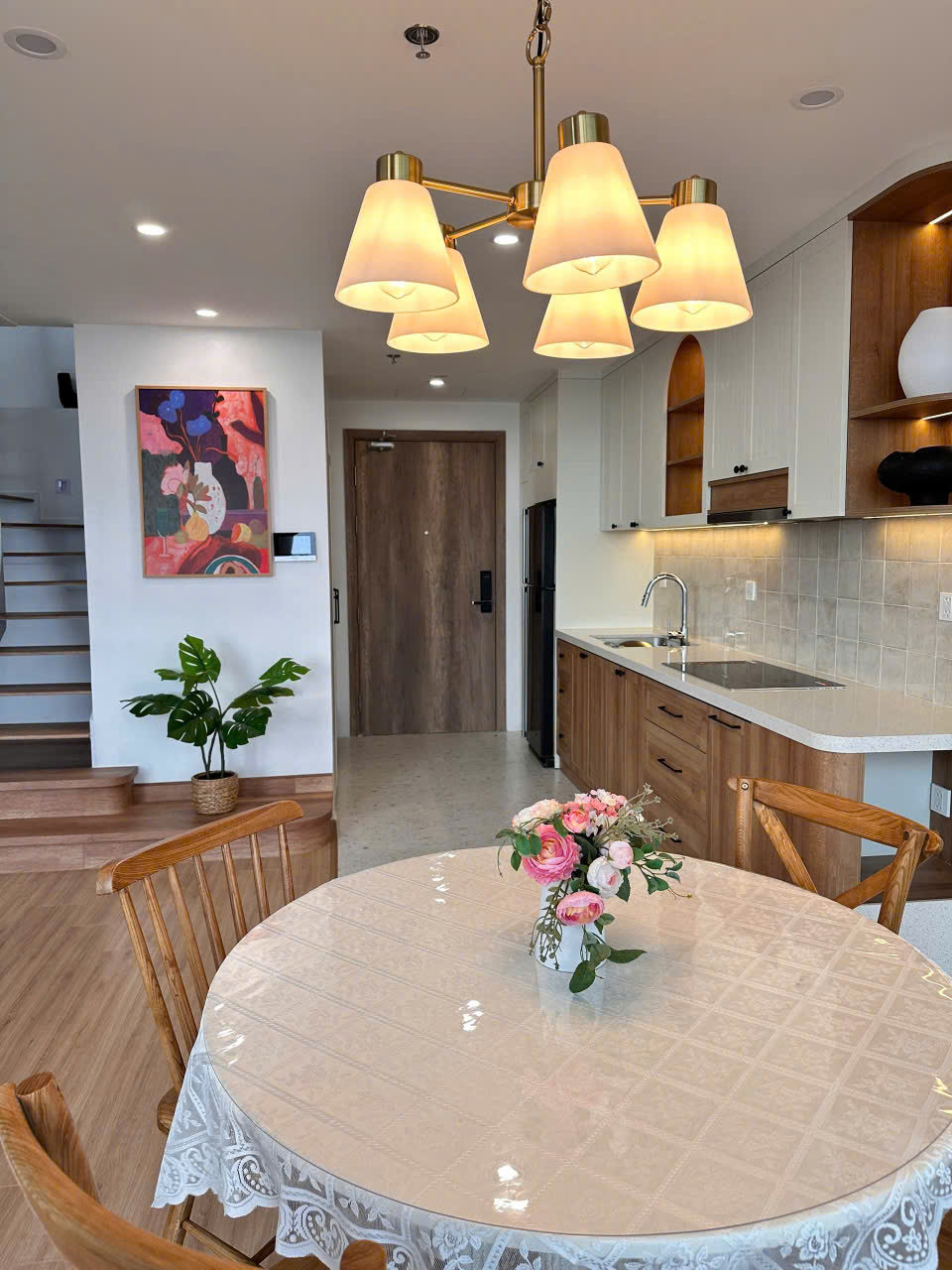 Cho thuê căn hộ Duplex ,3 phòng ngủ,đầy đủ đồ bên tòa landmark Ecopark 4