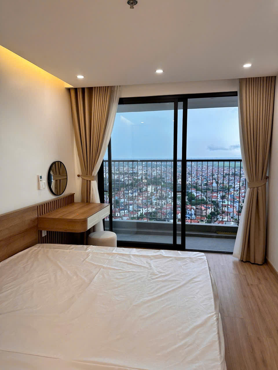Cho thuê căn hộ Duplex ,3 phòng ngủ,đầy đủ đồ bên tòa landmark Ecopark 5