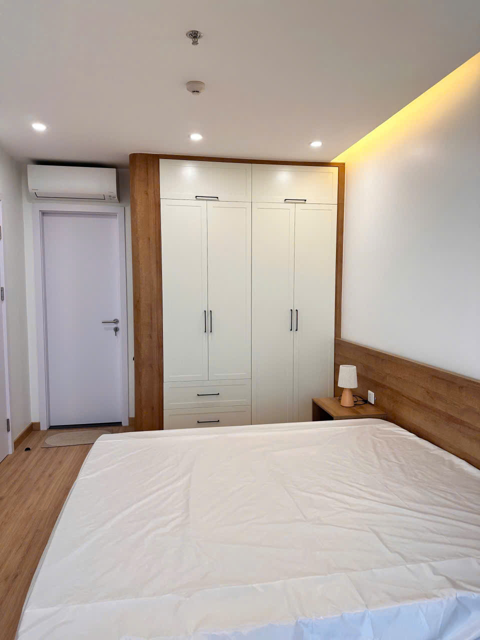 Cho thuê căn hộ Duplex ,3 phòng ngủ,đầy đủ đồ bên tòa landmark Ecopark 6