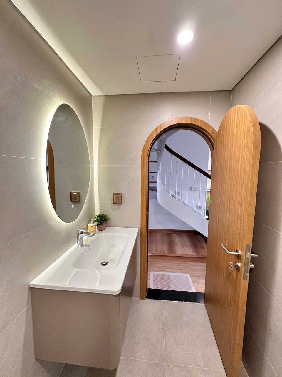Cho thuê căn hộ Duplex ,3 phòng ngủ,đầy đủ đồ bên tòa landmark Ecopark 7