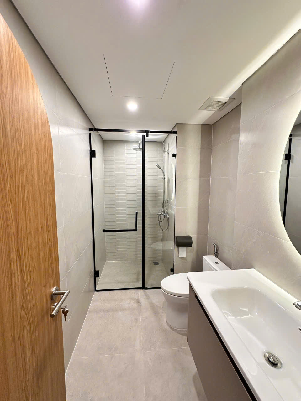 Cho thuê căn hộ Duplex ,3 phòng ngủ,đầy đủ đồ bên tòa landmark Ecopark 8