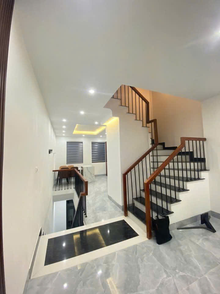 Cho thuê căn liền kề 60m2,hoàn thiện 5 tầng khu Thời Đại OCP3 7