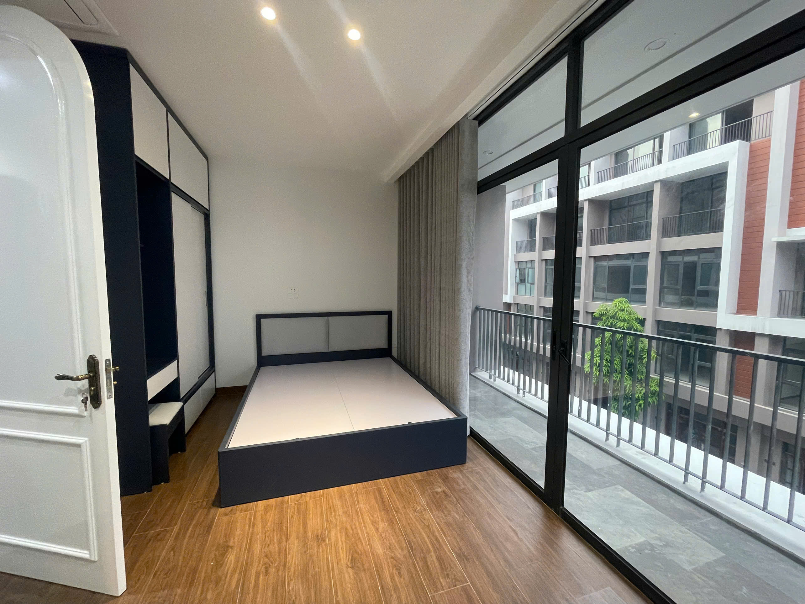 Cho thuê căn liền kề 78m2, 6 phòng ngủ,đủ đồ bên khu Vịnh Thiên Đường Vinhomes Ocean park 3 6