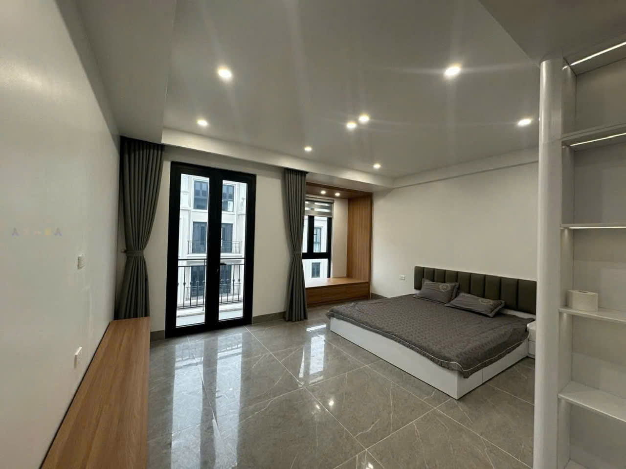 Cho thuê căn liền kề hoàn thiện 5 tầng bên Vinhomes ocean park 3 4