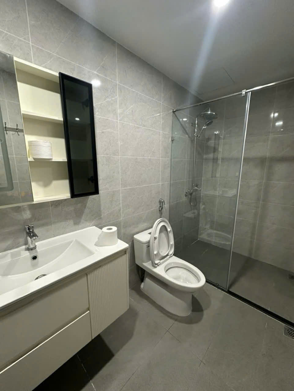 Cho thuê căn liền kề hoàn thiện 5 tầng bên Vinhomes ocean park 3 5