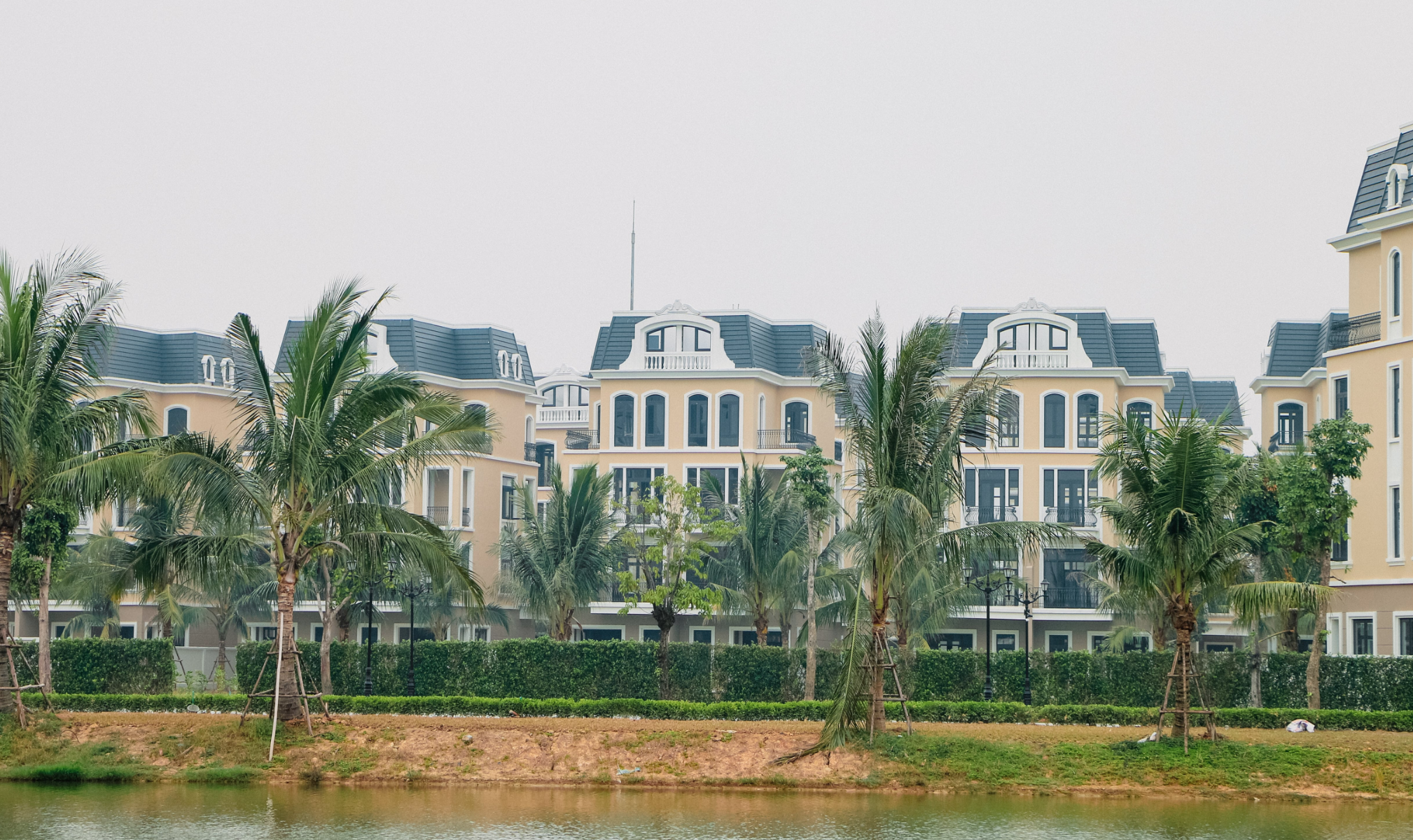 Cho thuê biệt thự đơn lập căn góc Ngọc Trai 3 giao với Ngọc Trai, DT 304m2, Vinhomes Ocean Park 2