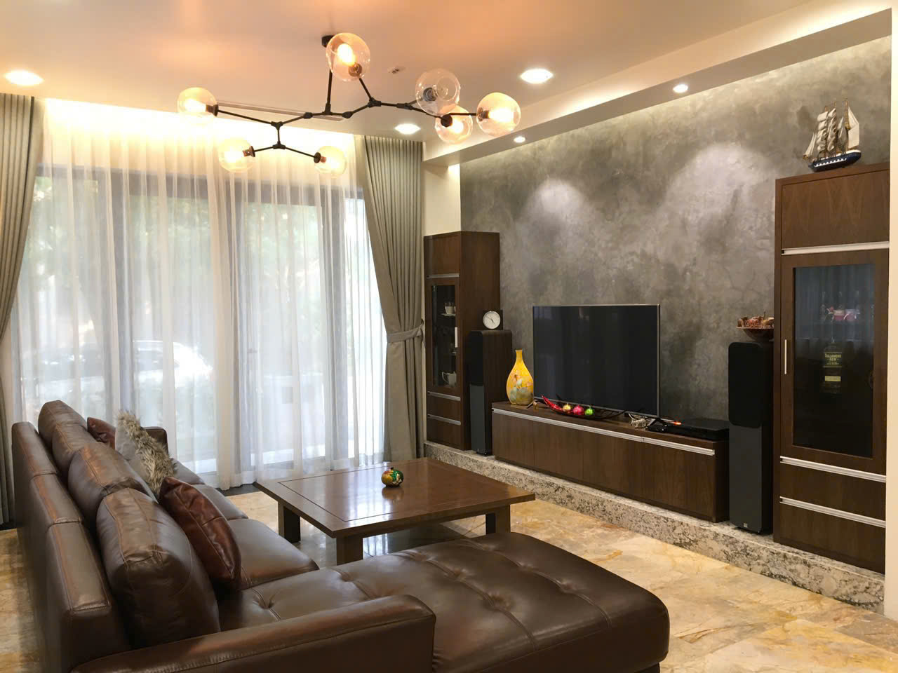 4 bedrooms villa in Parkriver , fully furnished