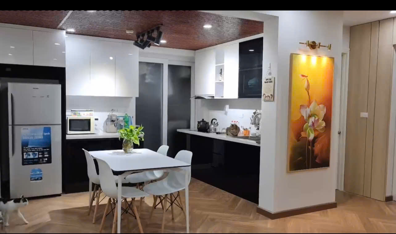 Bán căn hộ rừng cọ Ecopark. 83m2,2 phòng ngủ,đầy đủ đồ