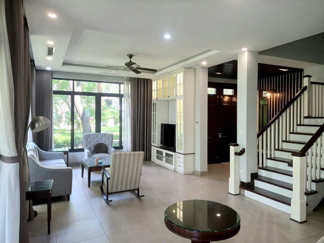 Biệt thự giá rẻ 3 phòng ngủ, đủ đồ bên khu Marina Ecopark cho thuê