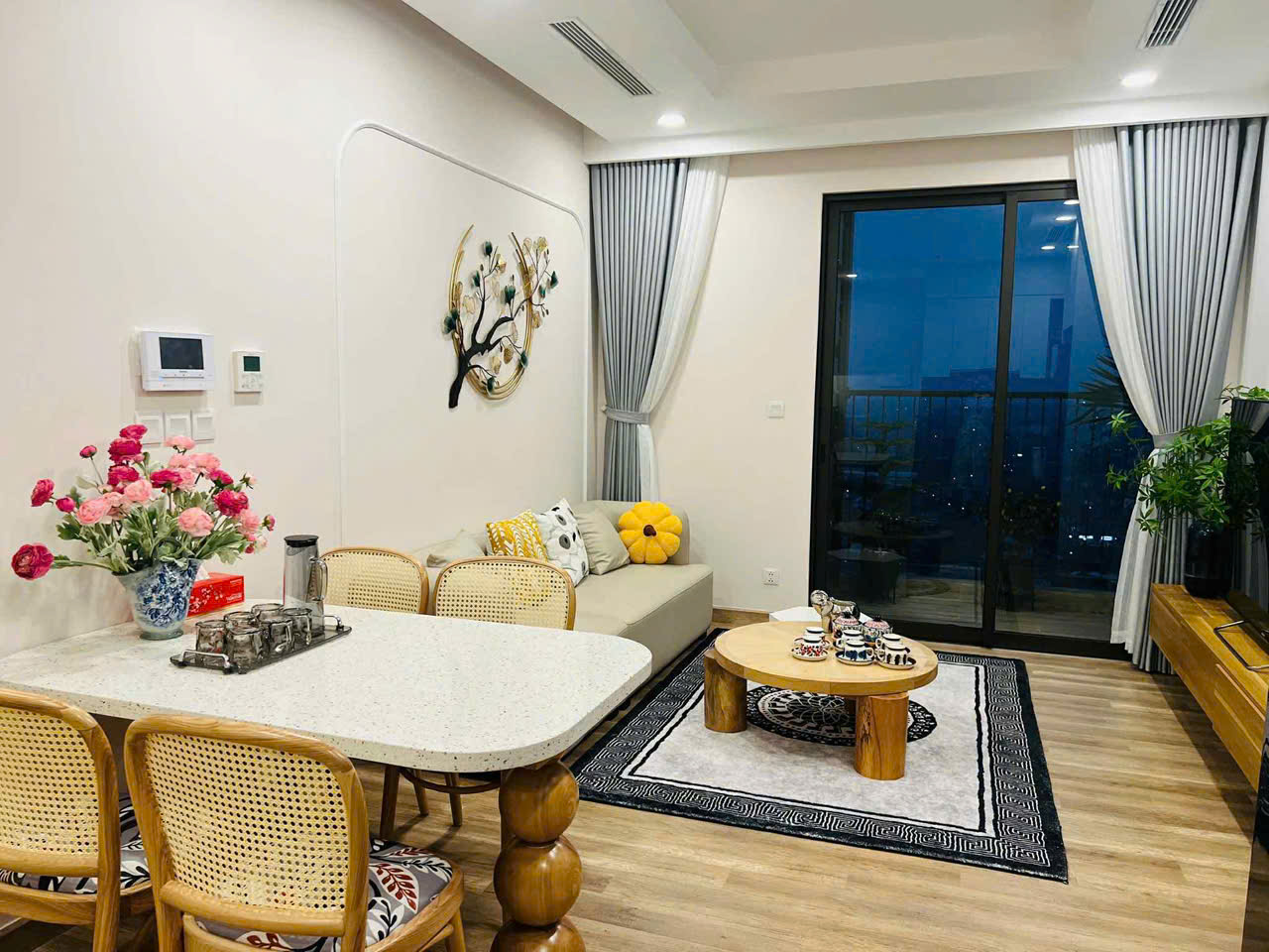 Căn hộ 3 phòng ngủ,full đồ tầng cao bên tòa Haven Park Ecopark cần cho thuê