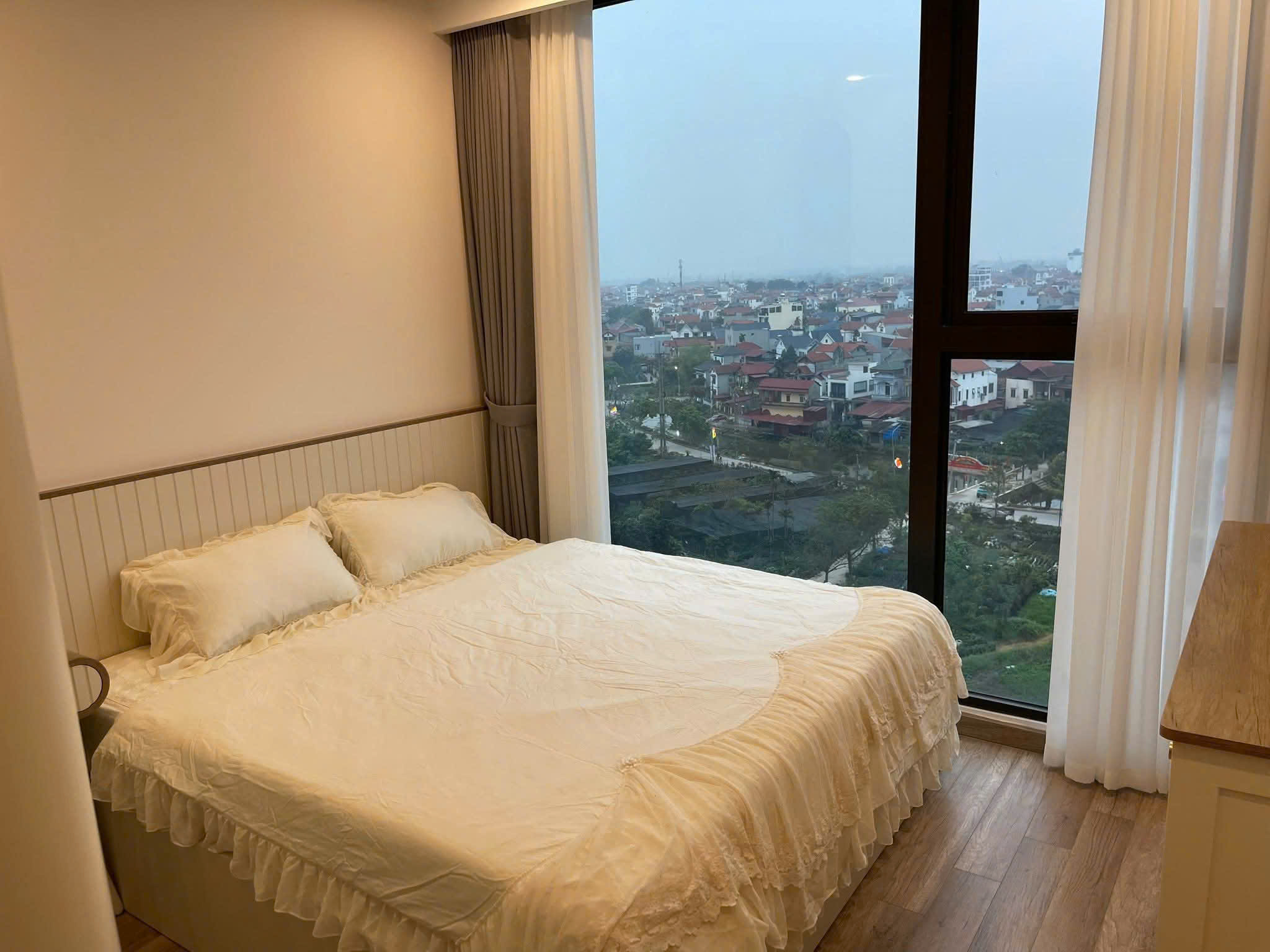 CĂN HỘ 3PN TẦNG TRUNG CỰC ĐẸP – FULL ĐỒ CAO CẤP TÒA R2 SWANLAKE ONSEN CHO THUÊ