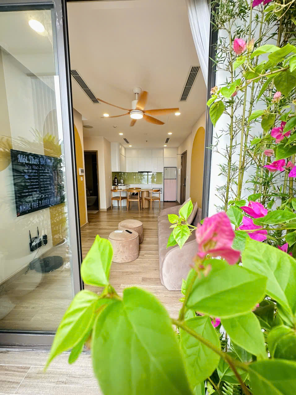 căn hộ 63m2,2 phòng ngủ đủ đồ bên tòa haven Park Ecopark cần cho thuê
