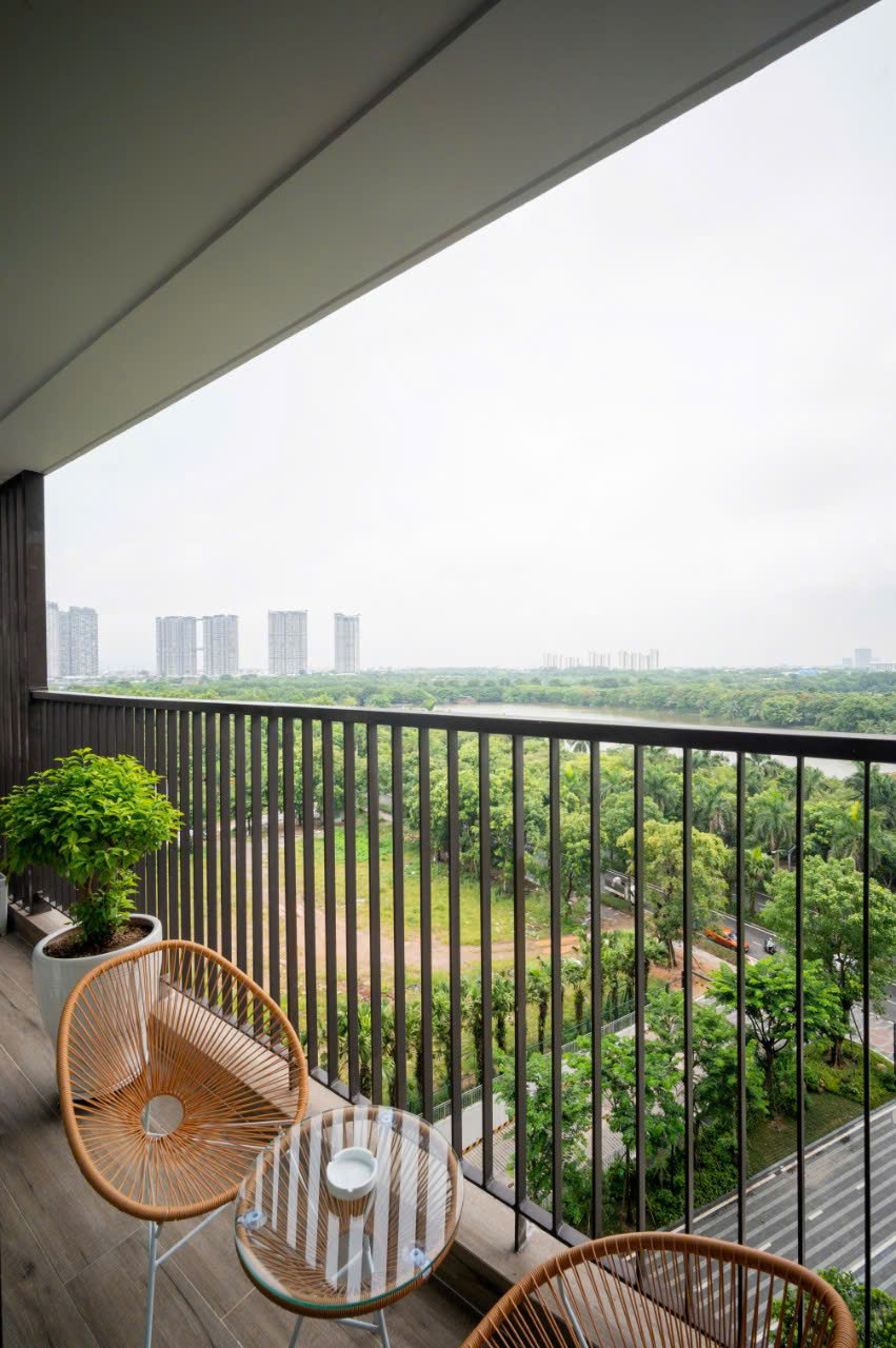 Căn hộ cao cấp tầng trung, 2 phòng ngủ, đầy đủ đồ tòa L2 landmark Ecopark cần cho thuê