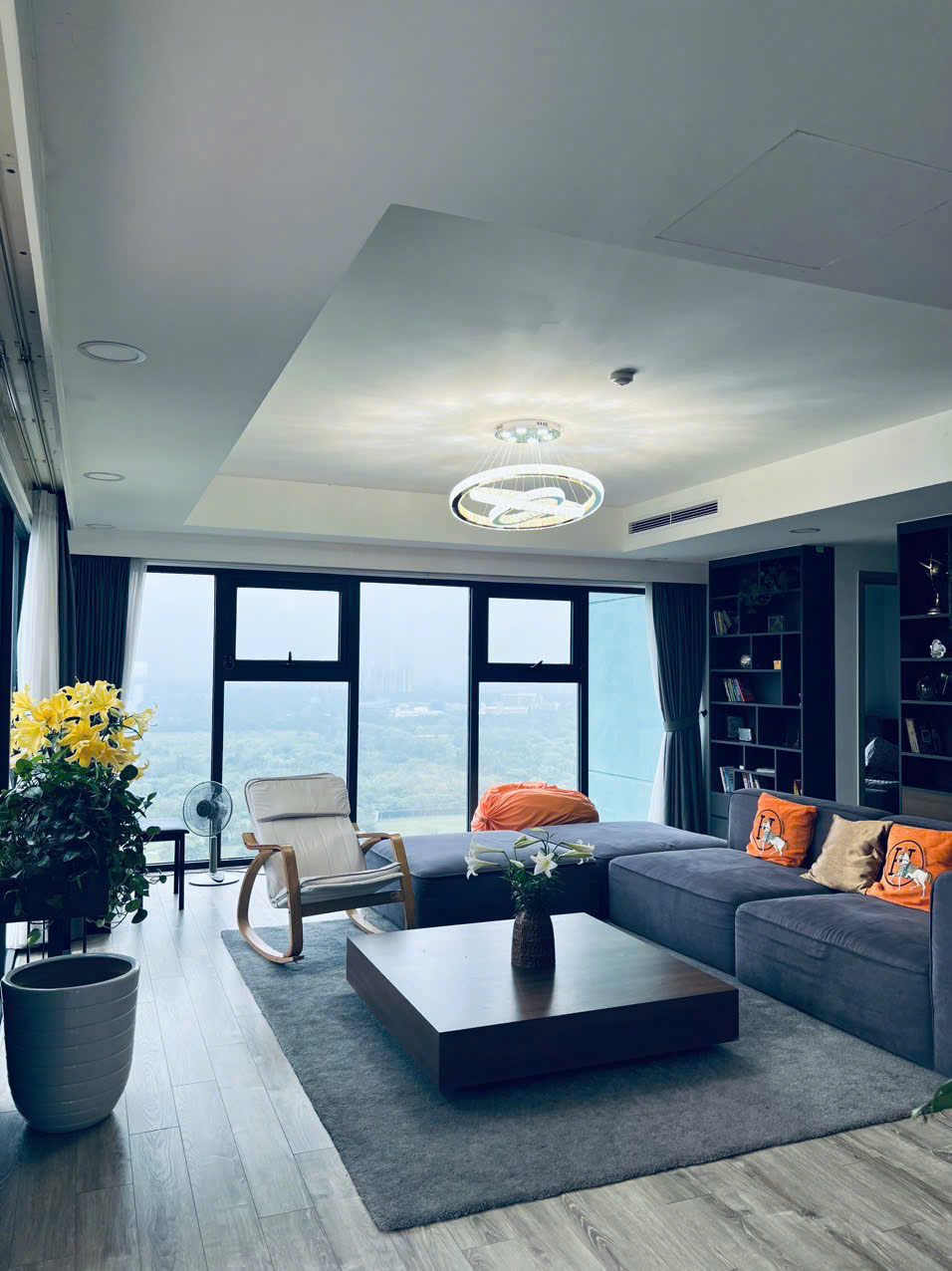 căn hộ diện tích rộng, 3 phòng ngủ, đầy đủ đồ,view hồ đẹp bên tòa lake 1 Ecopark cho thuê