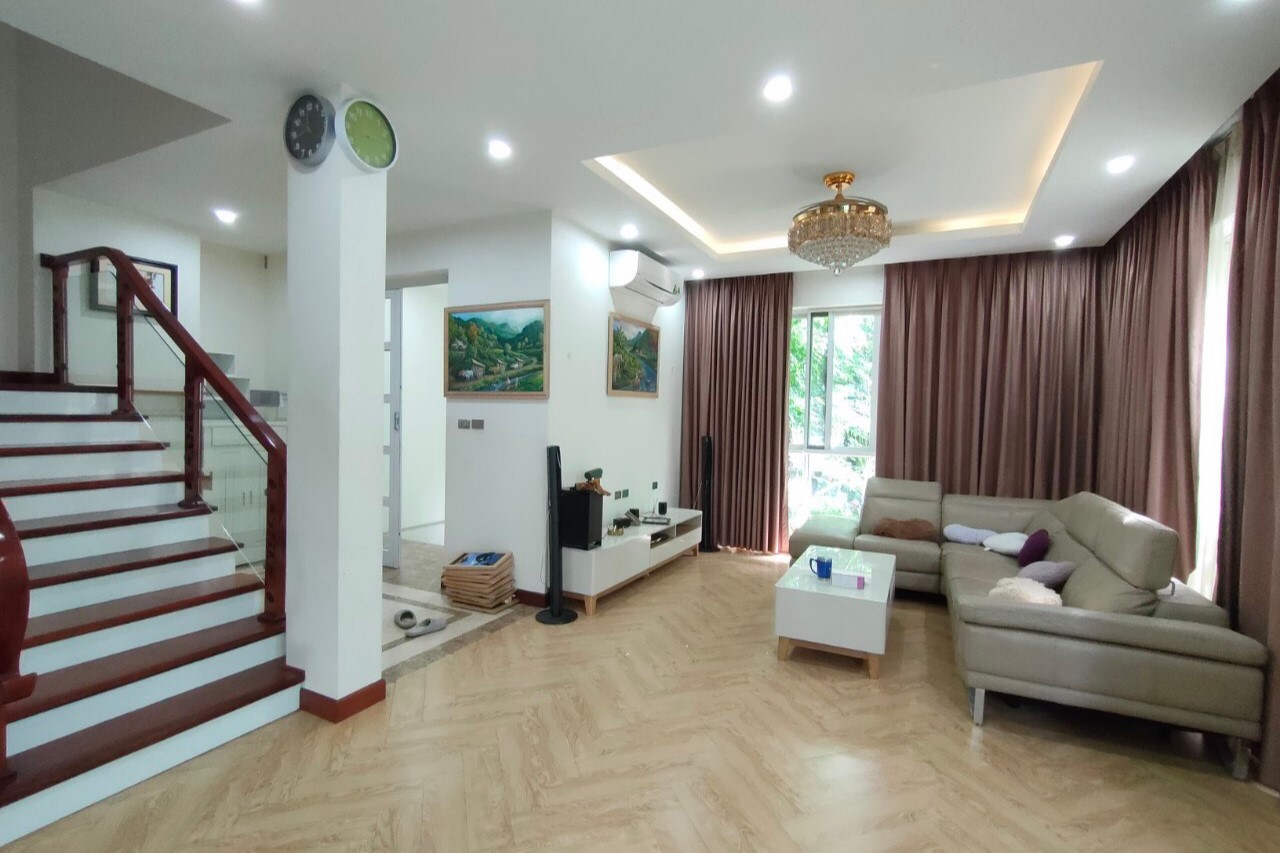 Cho thuê căn góc biệt thự đơn lập siêu VIP 212m2 x 3 tầng đầy đủ đồ nội thất khu Mimosa Ecopark Văn Giang