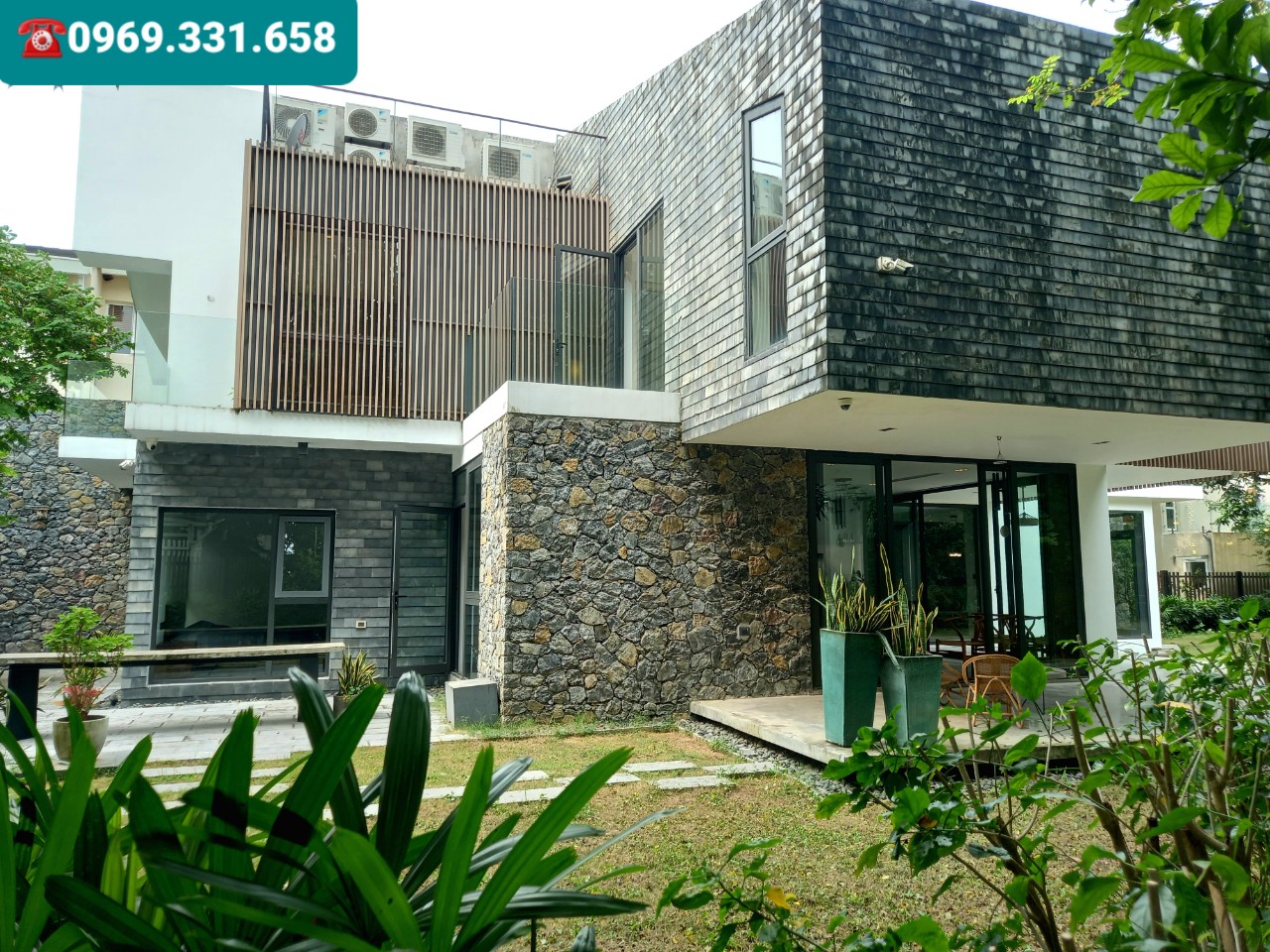 Cho thuê gấp nhà biệt thự đơn lập, sân vườn rộng diện tích 1000m2 khu Vườn Tùng Ecopark Văn Giang - Nội thất cơ bản