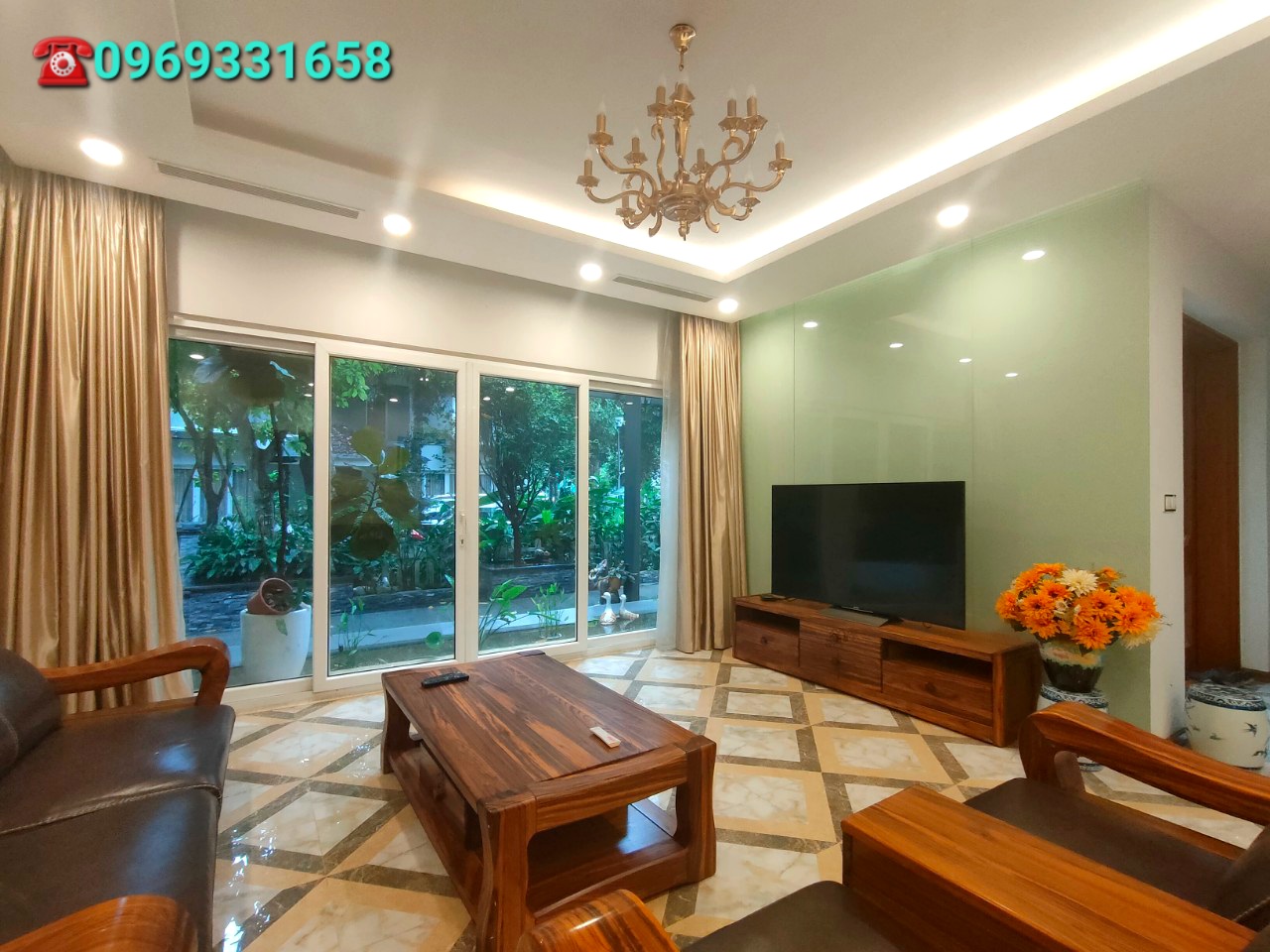 Cho thuê biệt thự đơn lập 325m2 đầy đủ nội thất, có bể bơi khu Vườn Tùng Ecopark Văn Giang