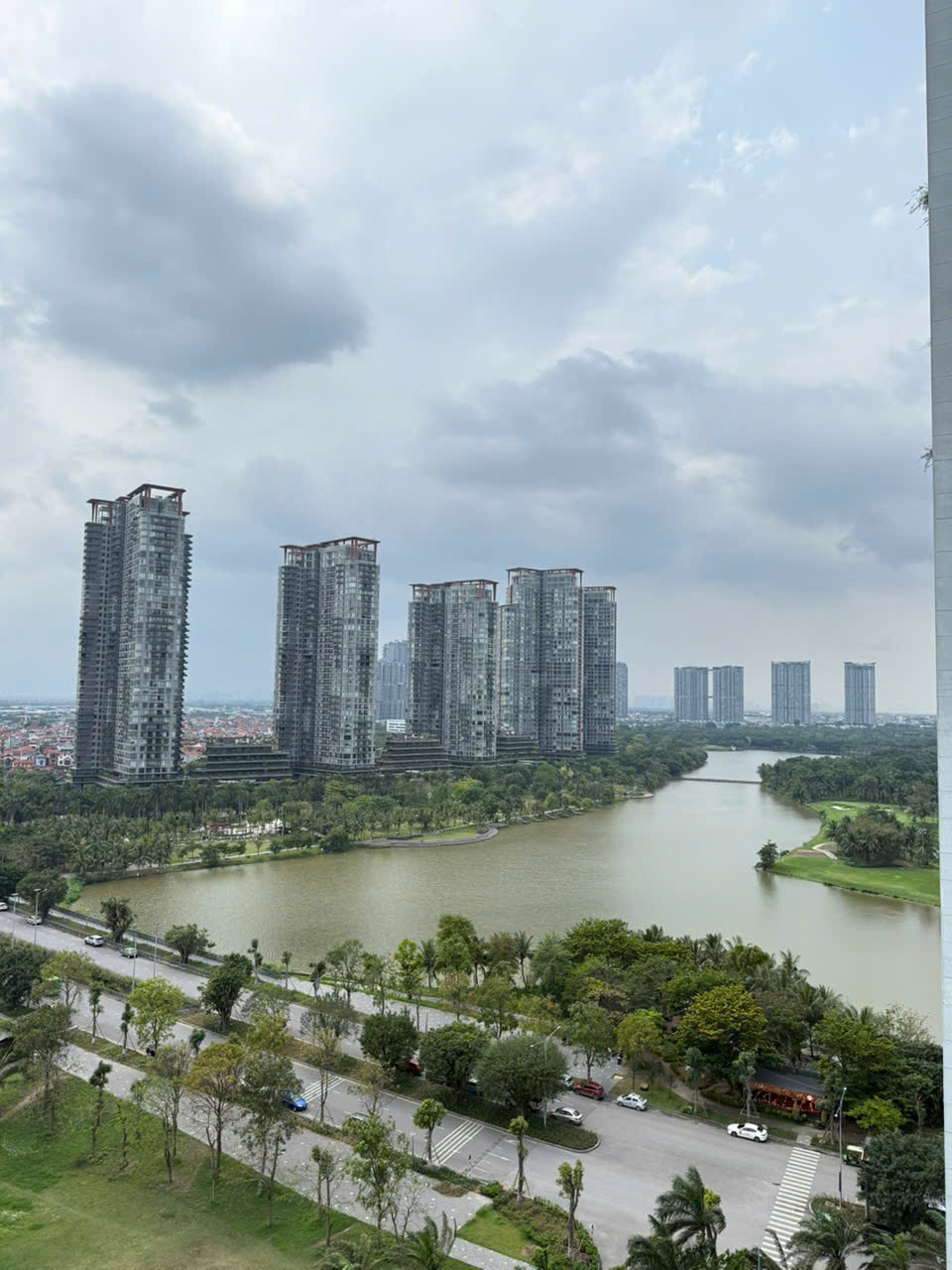 Cho thuê căn hộ 3 phòng ngủ, đủ đồ bên tòa Lake 1 Ecopark,hưng yên