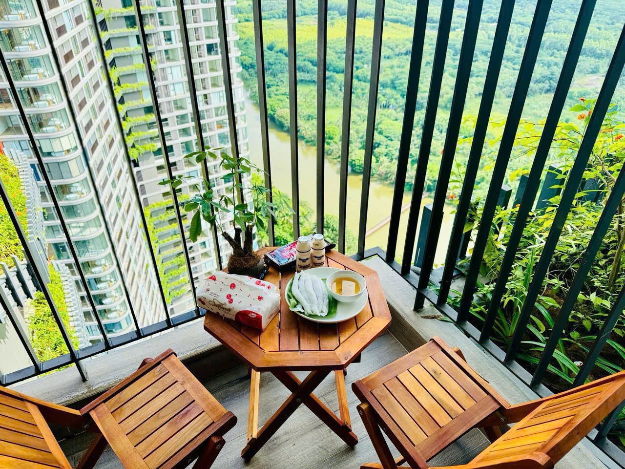 cho thuê căn hộ cao cấp 2 phòng ngủ,đủ đồ bên tòa R3 Onsen Ecopark